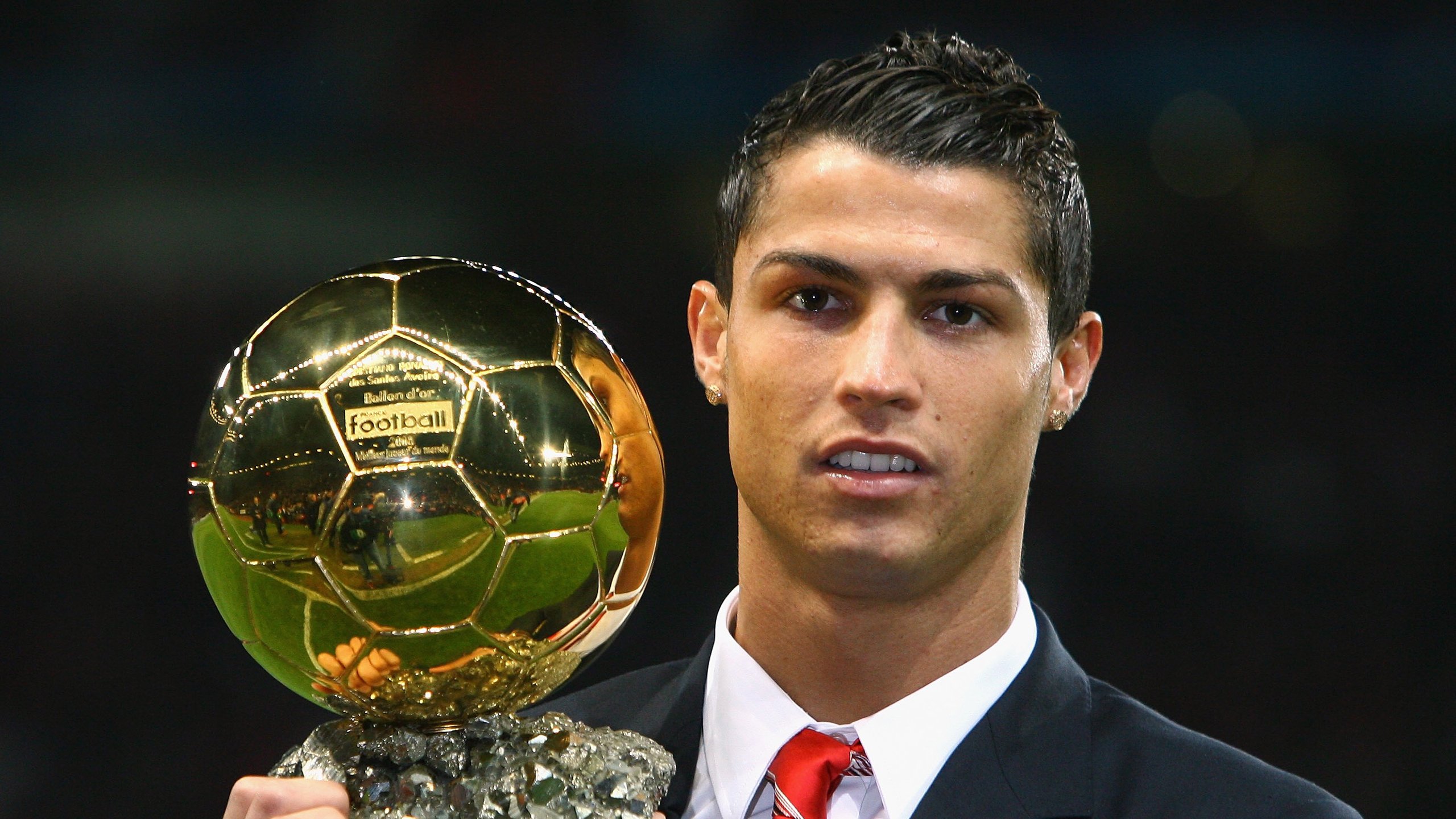 曼联冬窗补强呼声高多名潜力中场进入考察名单,曼联明年冬窗3亿镑引援